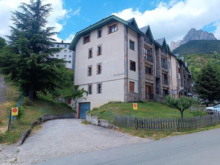 Balaitus Petfriendly - Arafita Apartamentos Sallent de Gállego Esterno foto